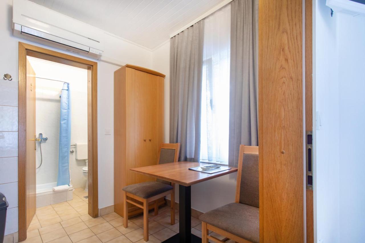 Apartmaji Pri Perotu Izola Eksteriør billede